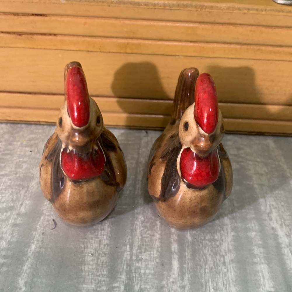 Ceramic Rooster salt & pepper shakers